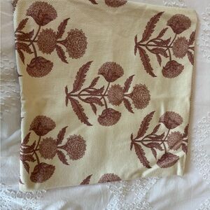 Pottery barn pillow cover 20x20, pink and cream